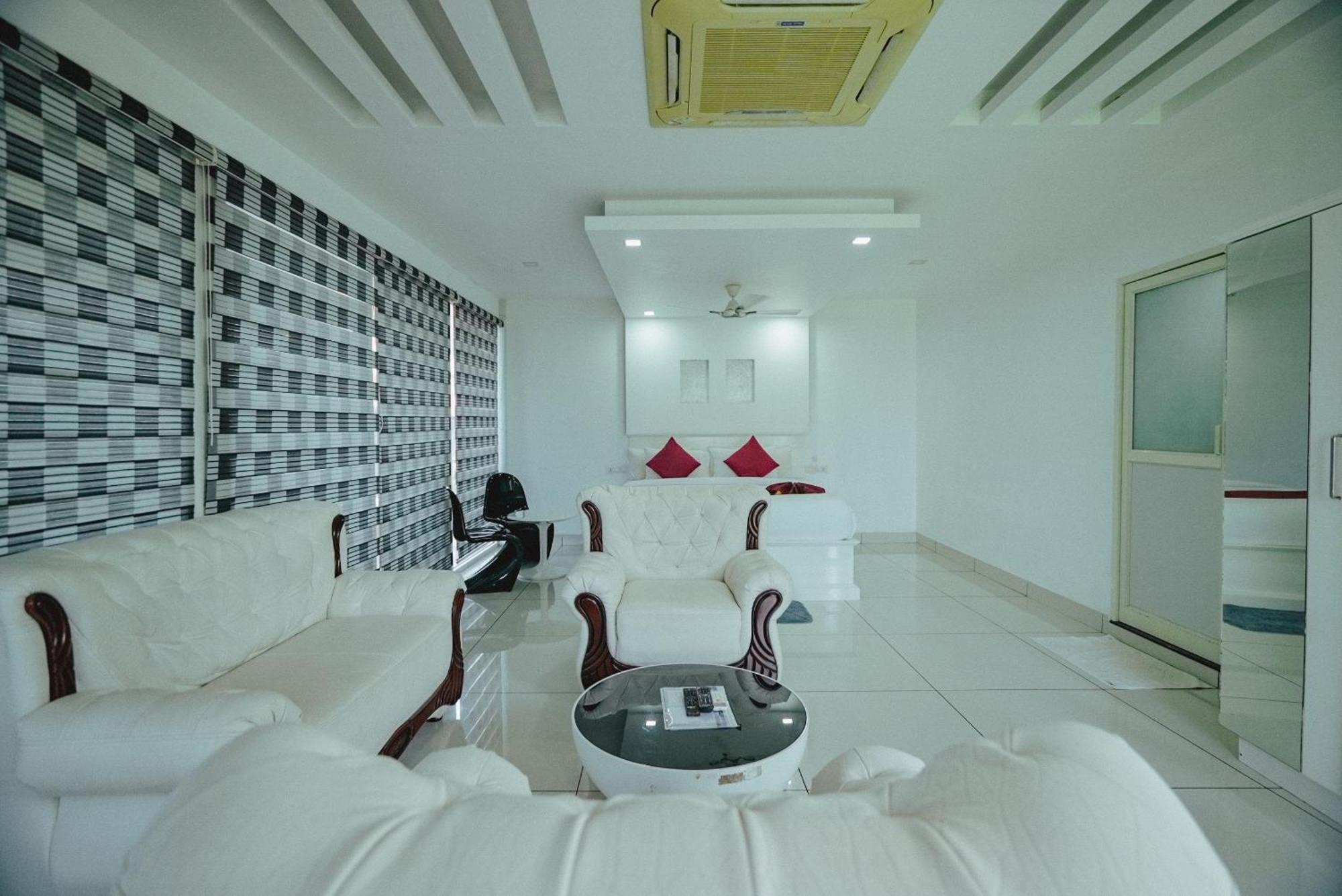 Clafouti Beach Resort - A Seafacing Resort Варкала Екстериор снимка