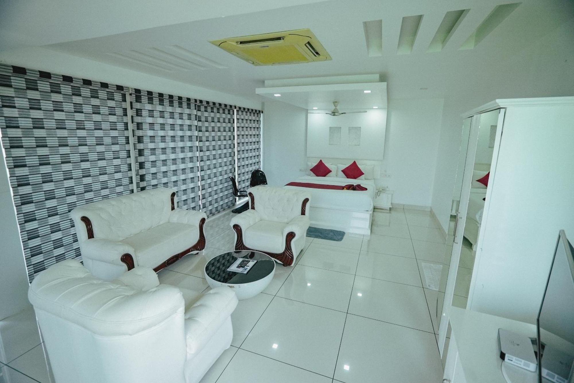 Clafouti Beach Resort - A Seafacing Resort Варкала Екстериор снимка