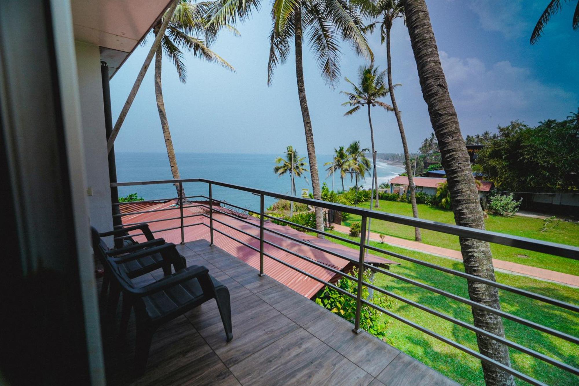 Clafouti Beach Resort - A Seafacing Resort Варкала Екстериор снимка