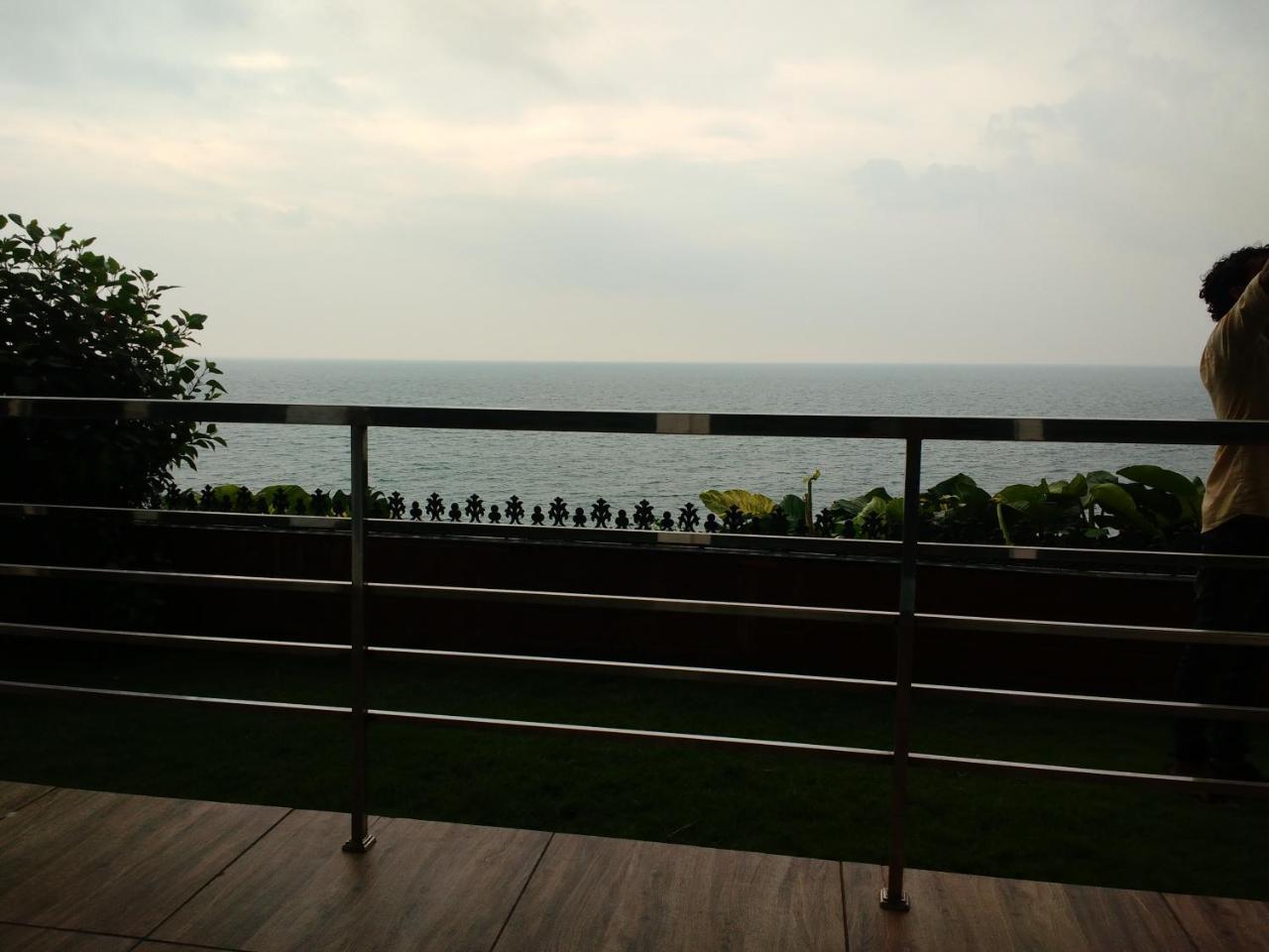 Clafouti Beach Resort - A Seafacing Resort Варкала Екстериор снимка